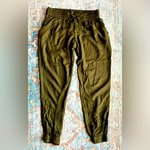 Talula olive pants. Size XS. - Picture 2 of 4